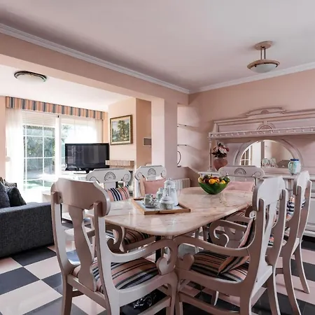 Villa Viky *